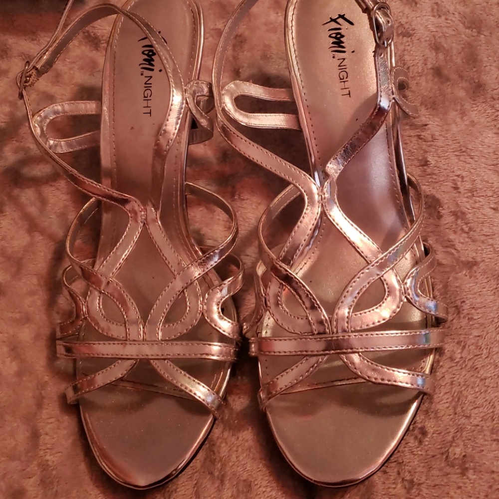 NWOT Silver heels